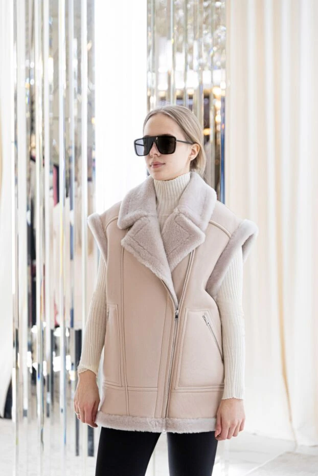 Beige leather and fur vest for women - photo 2