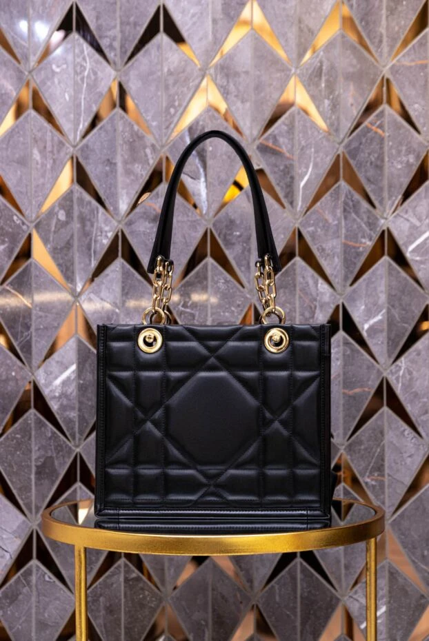 Dior сумка женская черная квадратная из фактурной кожи 171376 - фото 3
