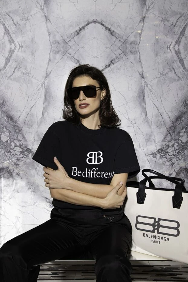 Balenciaga сумка-торба женская большая белая с черными ручками 171408 - фото 2