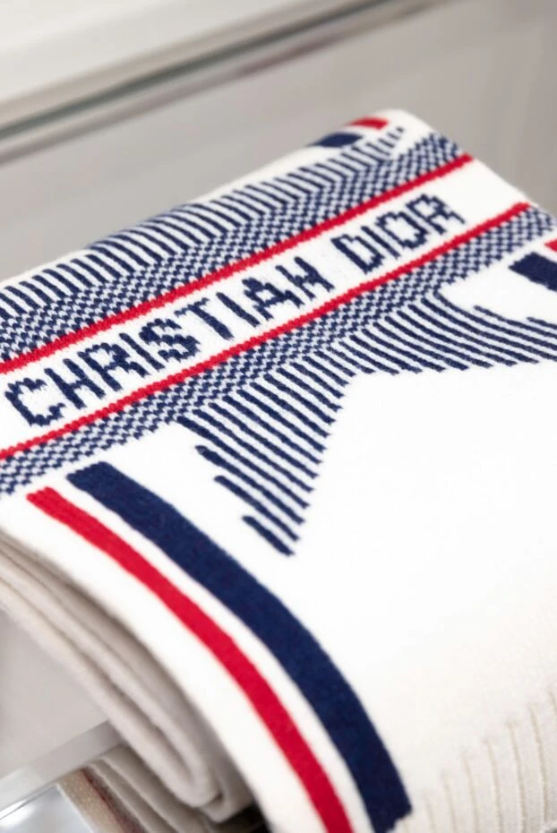 White women's scarf with decorative star and contrasting stripes - photo 2