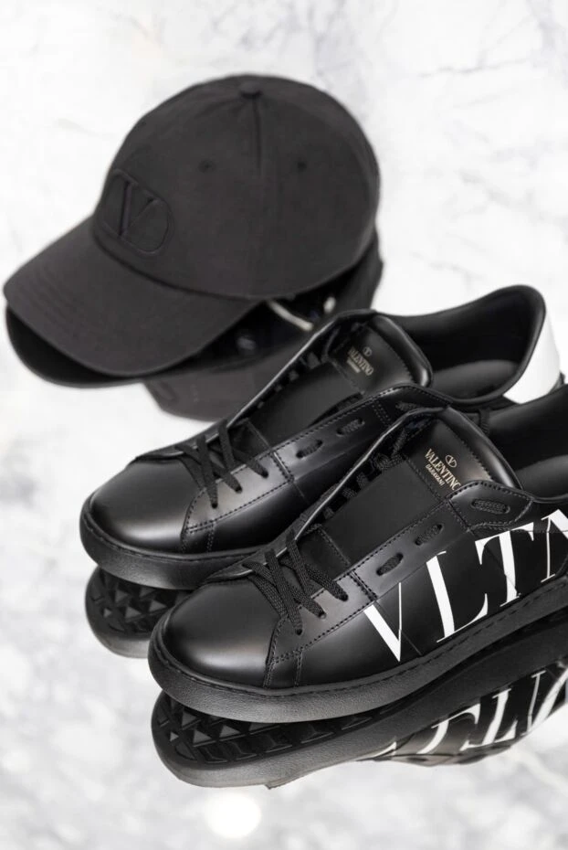 Чёрная хлопковая кепка с рельефной эмблемой бренда
- фото 2