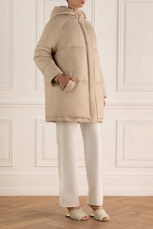 Loro Piana женский пуховик из матовой ткани бежевого цвета с капюшоном 171747 - фото 3