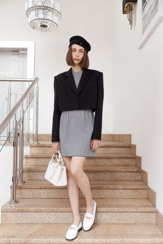 Magda Butrym костюм женский черный шелковый с укороченным жакетом и прямыми брюками
 171905 - фото 2