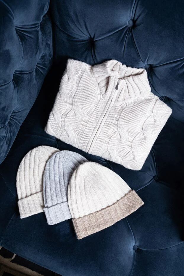 White-gray cashmere hat men's - photo 2