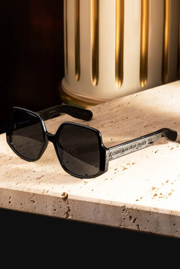 V-тәрізді дизайнымен қара түсті әйелдерге арналған күннен қорғайтын көзілдірік - фото 2