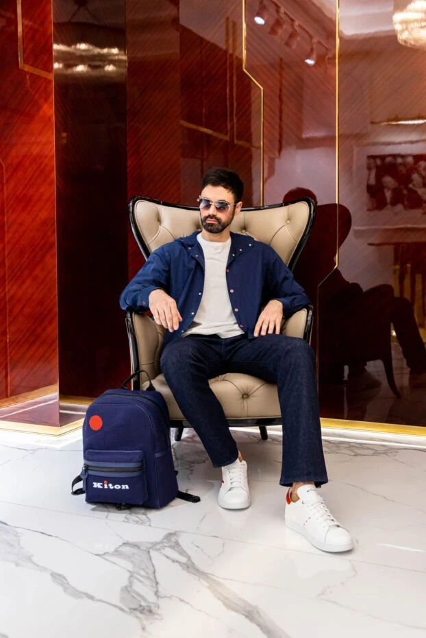 Kiton бүйірінде ашық қызыл әріпі бар ақ былғары кроссовки
 172700 - фото 3