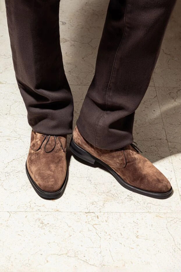 Brown suede boots with classic laces
- photo 2