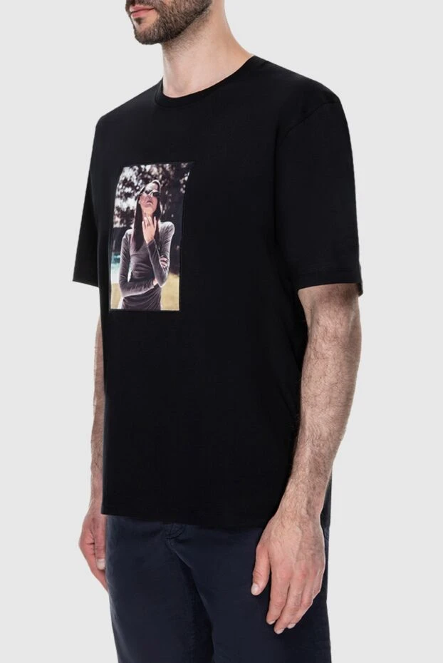 Limitato қара көзілдіріктегі қыздың жылтыр фотосуреті бар ерлер футболкасы
 172829 - фото 3