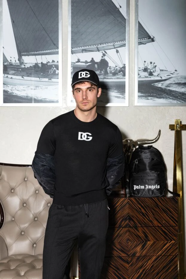 Dolce & Gabbana чёрный мужской джемпер с округлым вырезом и белым логотипом dg 172915 - фото 2