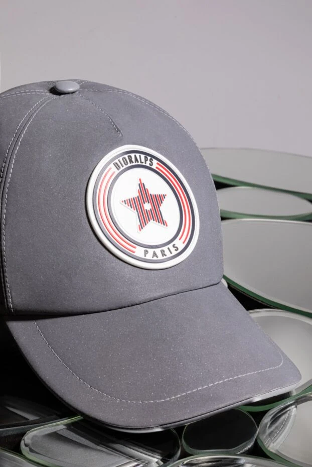 Кепка серая женская с большими круглым лого - фото 2