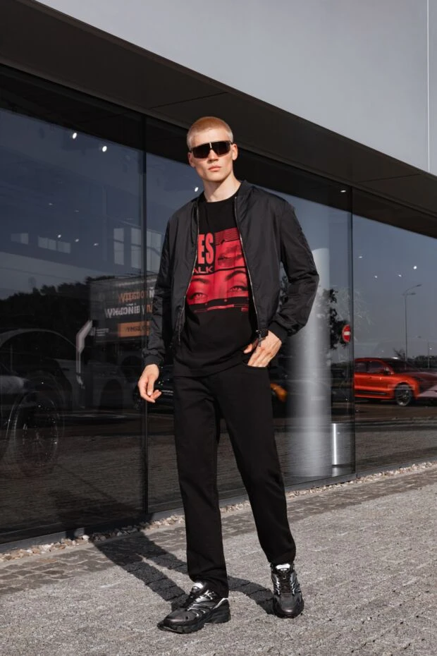 Sneakers with a multi-layered upper and rubberized toe cap
- photo 2