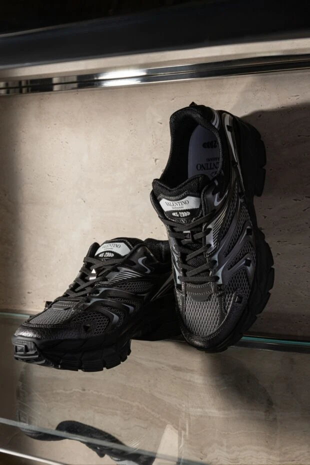 Valentino sneakers with a multi-layered upper and rubberized toe cap

 173166 - photo 3