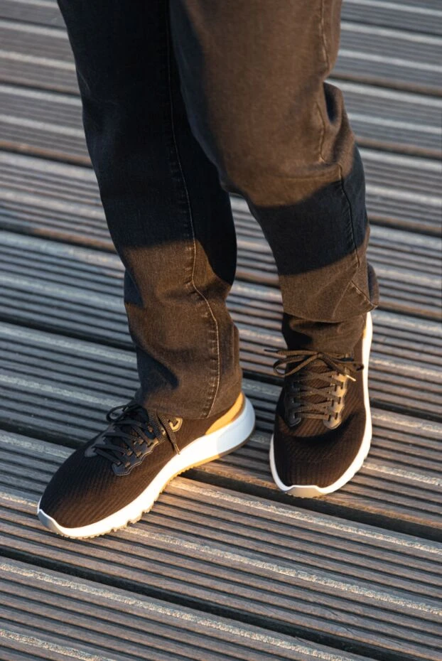 Brunello Cucinelli black knit sneakers with a contrasting heel panel.
 173765 - photo 2