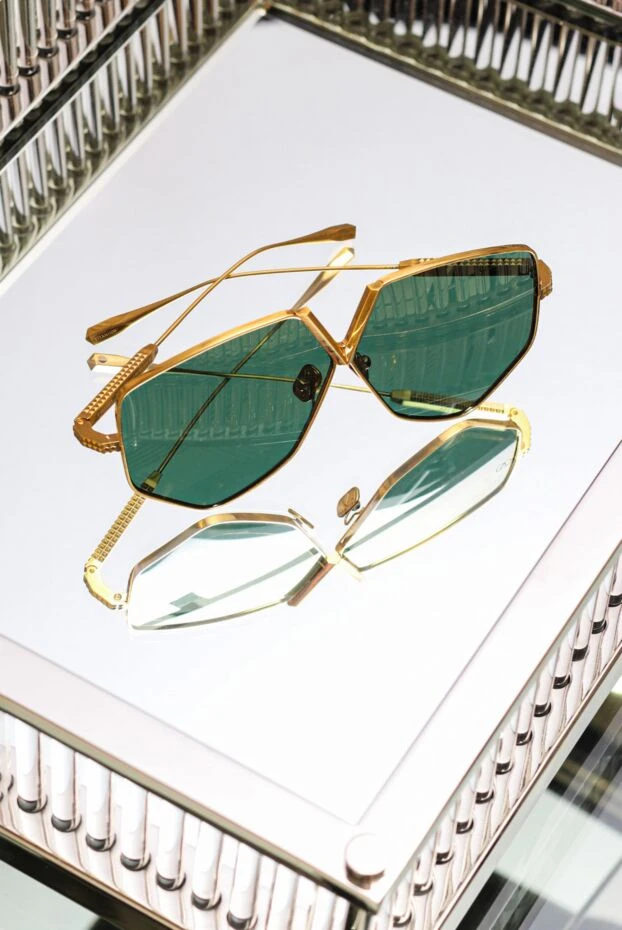 Women's golden glasses with V-shaped design and green lenses - photo 2