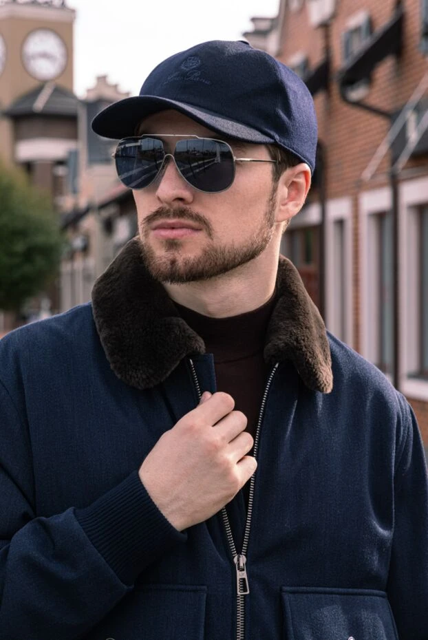 Ерлерге арналған жүннен жасалған бомбардир күртешесі қара көк түсті аң терісі бар жағасы бар

 - фото 2