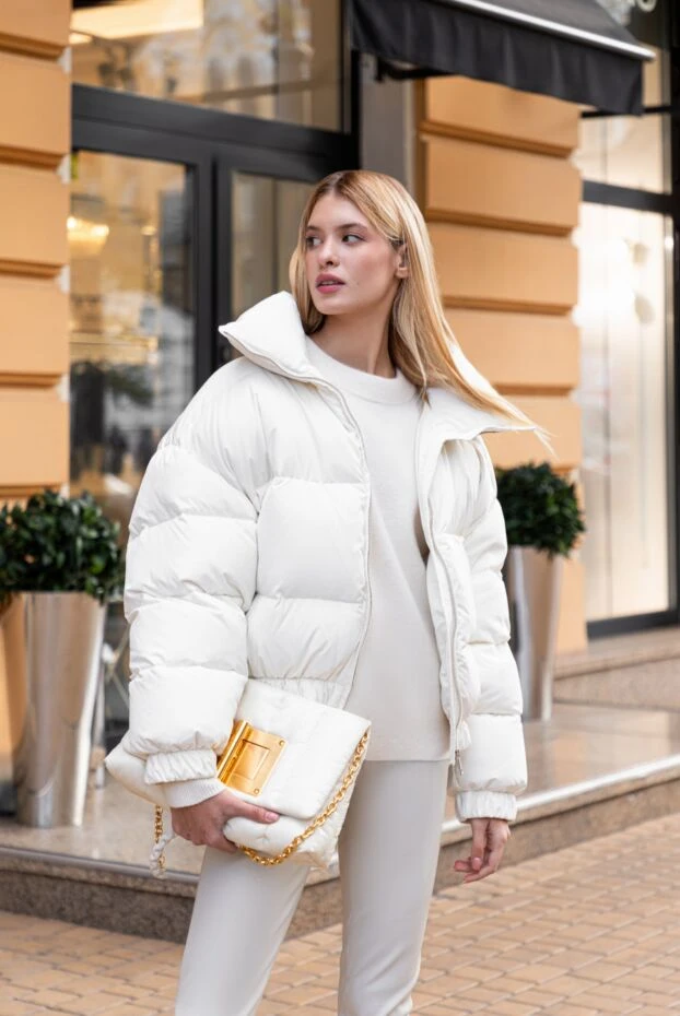 Giuseppe Di Morabito зимний пуховик женский белого цвета с цветочной аппликацией 174719 - фото 2