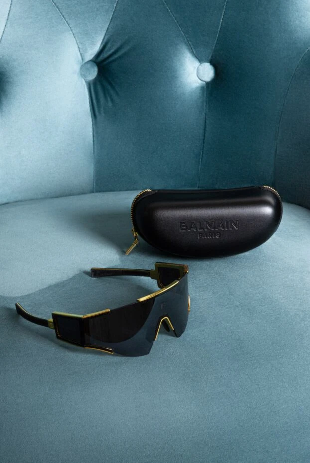 Солнцезащитные очки в стиле визор с золотыми вставками
- фото 2