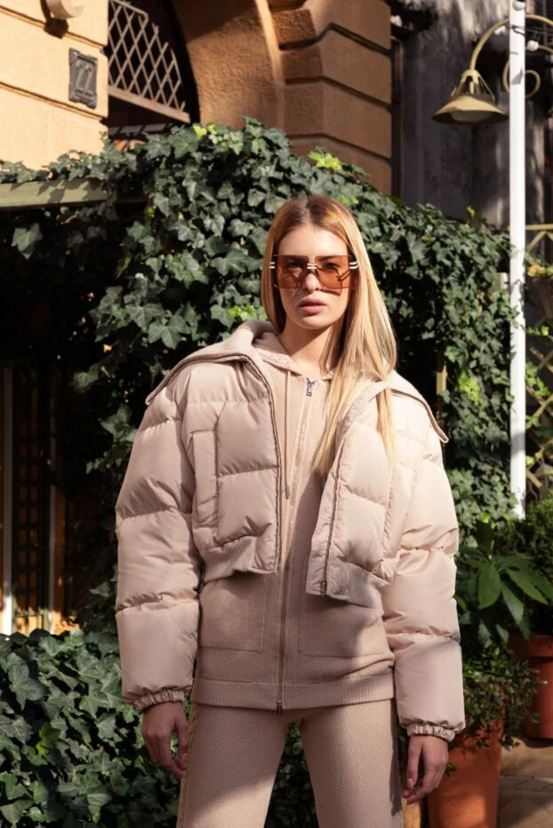 Beige cropped jacket with a large collar women's - photo 2