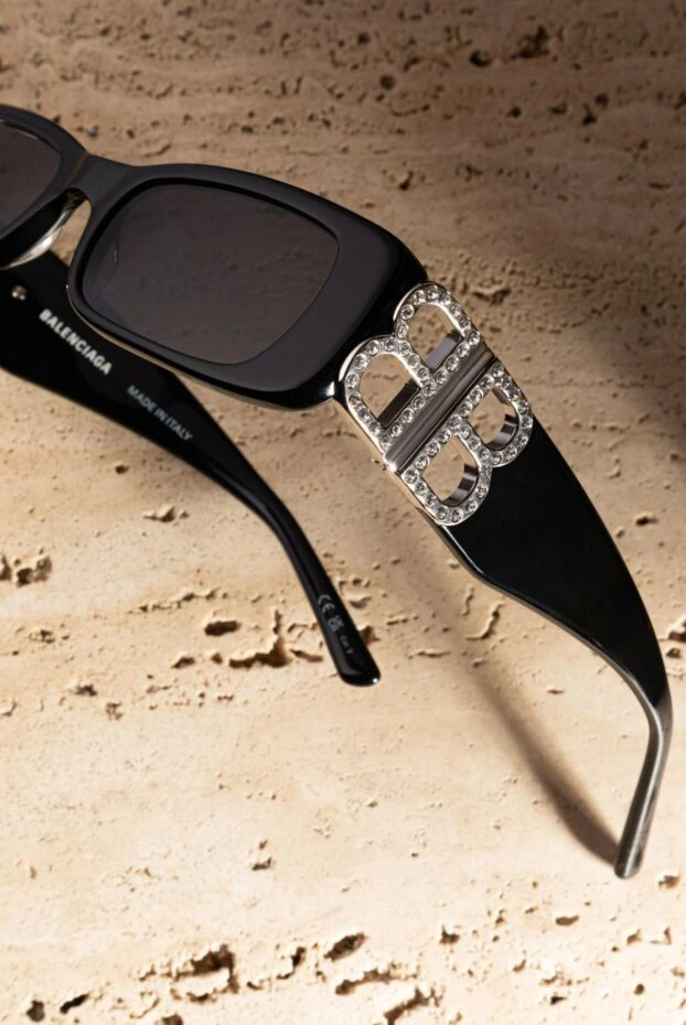 Balenciaga очки солнцезащитные из ацетата черные декорированные лого в стразах на дужке женские 175244 - фото 2