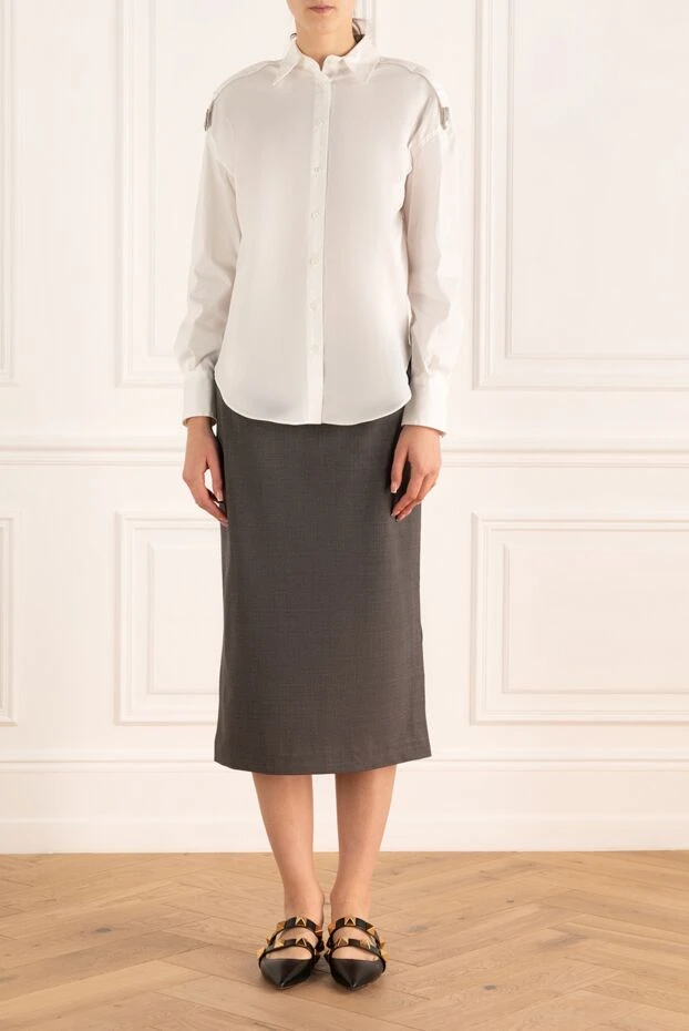 White shirt with a classic collar and decorative trim
- photo 2