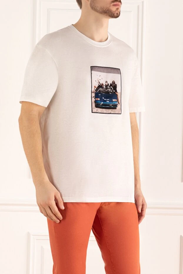 Limitato қыздар мен көліктің суреті бар ерлерге арналған ақ мақтадан жасалған футболка
 176006 - фото 3