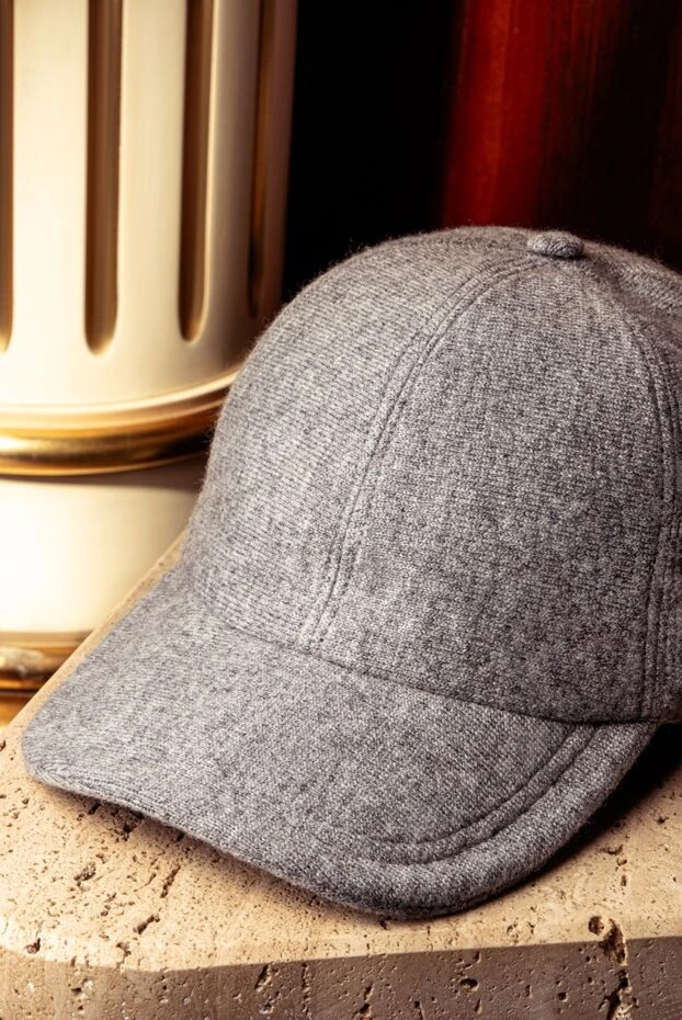 Бейсболка мужская из кашемира светло-серого оттенка
- фото 2