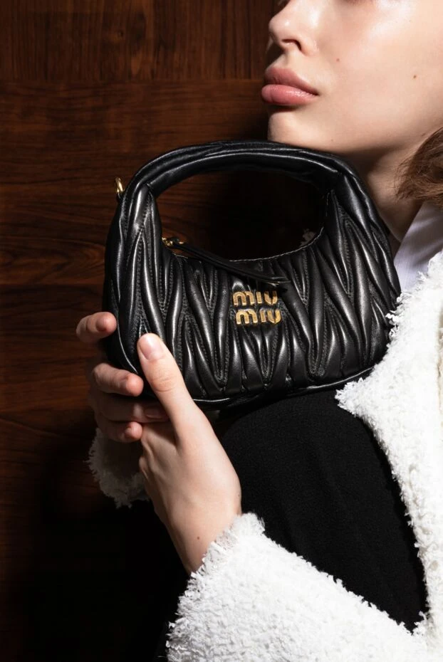 Miu Miu сумка из кожи женская черная 176435 - фото 3