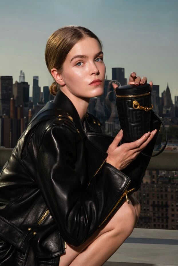 Balmain цилиндрлік пішінді, бедерлі қара түсті шынайы былғарыдан жасалған әйелдер сөмкесі 176488 - фото 3