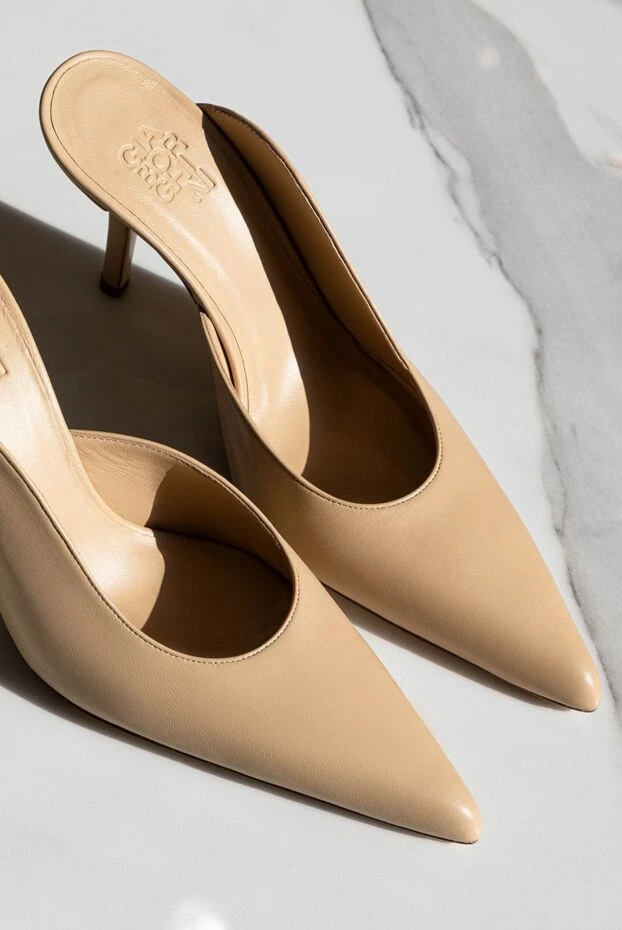 Gia Borghini минималистичные босоножки-мюли с вытянутым силуэтом и шпилькой бежевые 176862 - фото 3