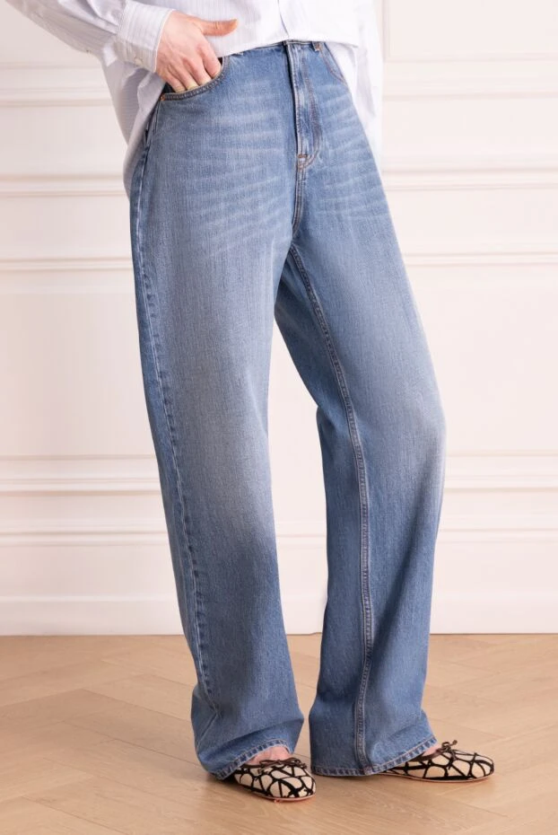 Valentino прямые джинсы светлые с декоративной v-отделкой сзади
 177021 - фото 3