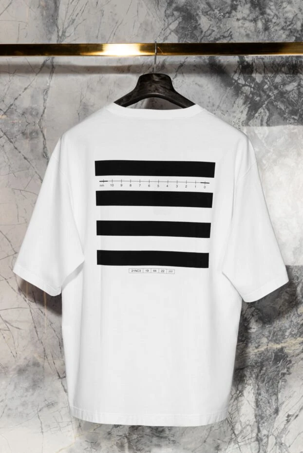 Артқы жағында графикалық дизайны бар ақ мақтадан жасалған футболка
- фото 2