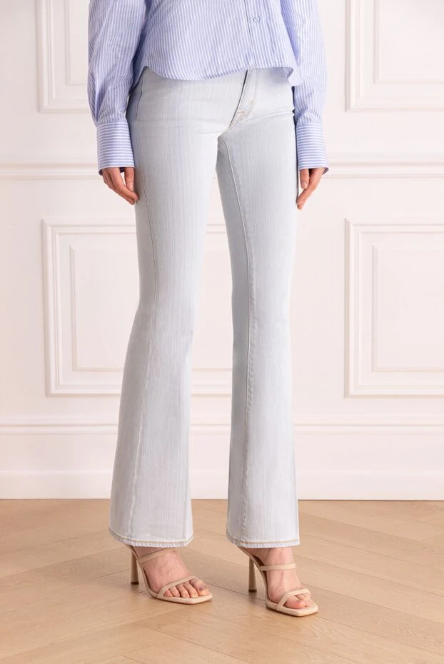 Jacob Cohen женские джинсы светло-голубые с лёгким клешем и фактурным рисунком
 177838 - фото 3