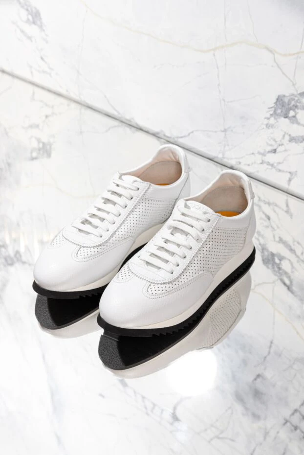 Doucal`s мужские белые кожаные кроссовки с перфорированными вставками 178464 - фото 2