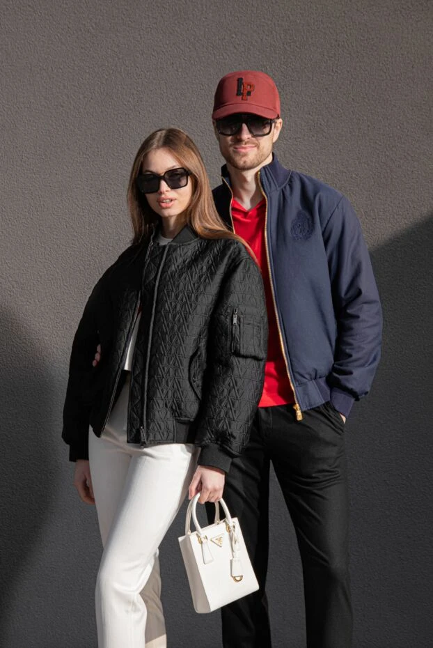 Prada маленькая женская сумка из кожи в белом цвете с подвеской
 178685 - фото 3