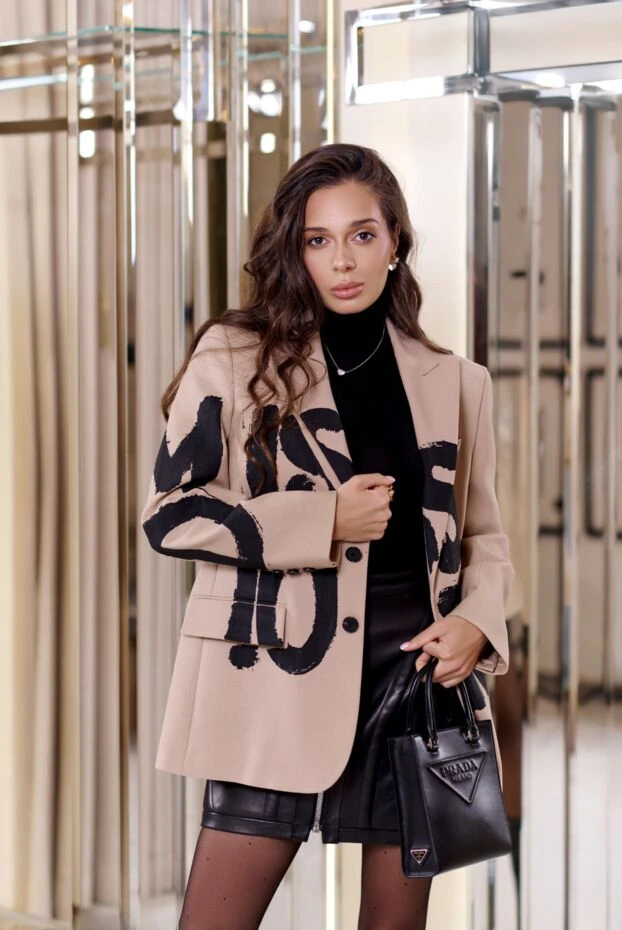 Prada женская черная кожаная сумка с тиснением логотипа и плечевым ремнем
 178687 - фото 3