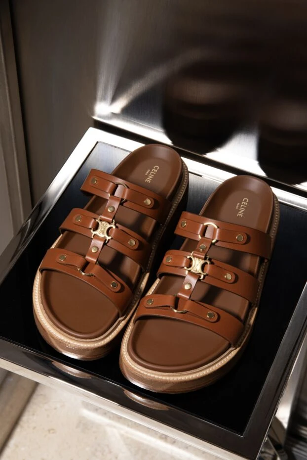 Celine шлепанцы женские коричневые из натуральной кожи 179150 - фото 3