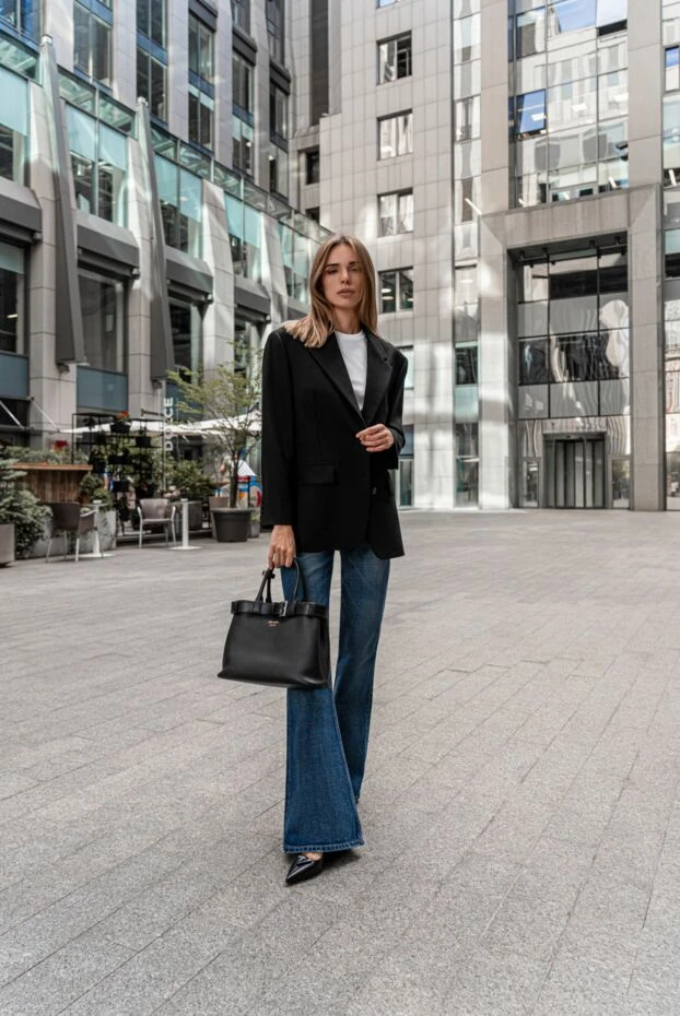 Celine джинсы женские синие расклёшенные из хлопкового денима с потертостями
 179172 - фото 2