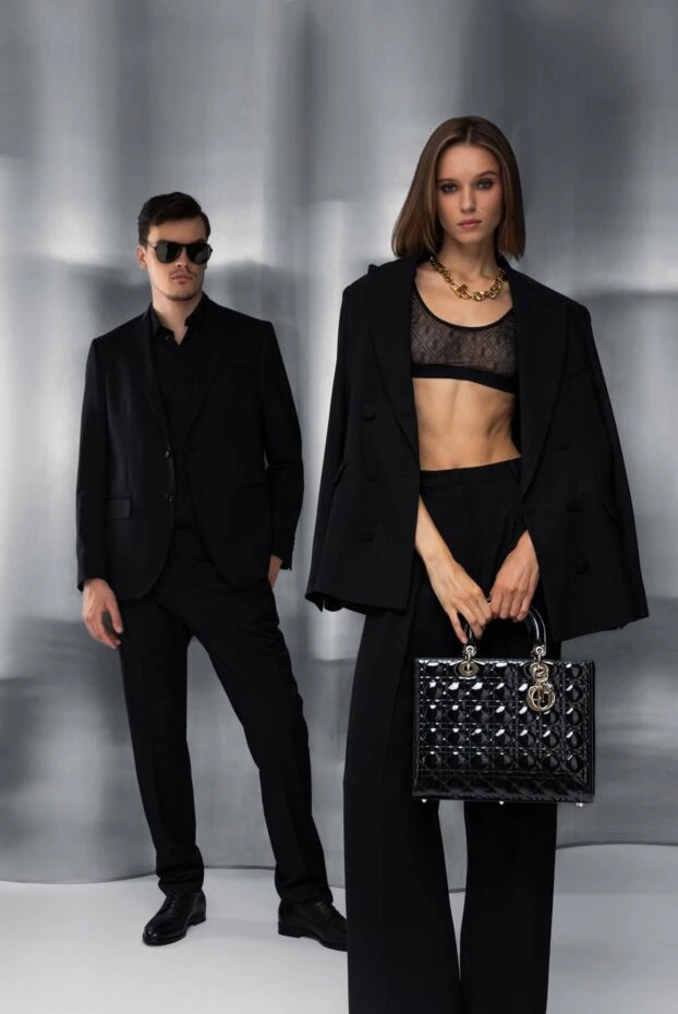 Сумка Cannage Lady Dior из чёрной лакированной кожи с золотистой фурнитурой
- фото 2