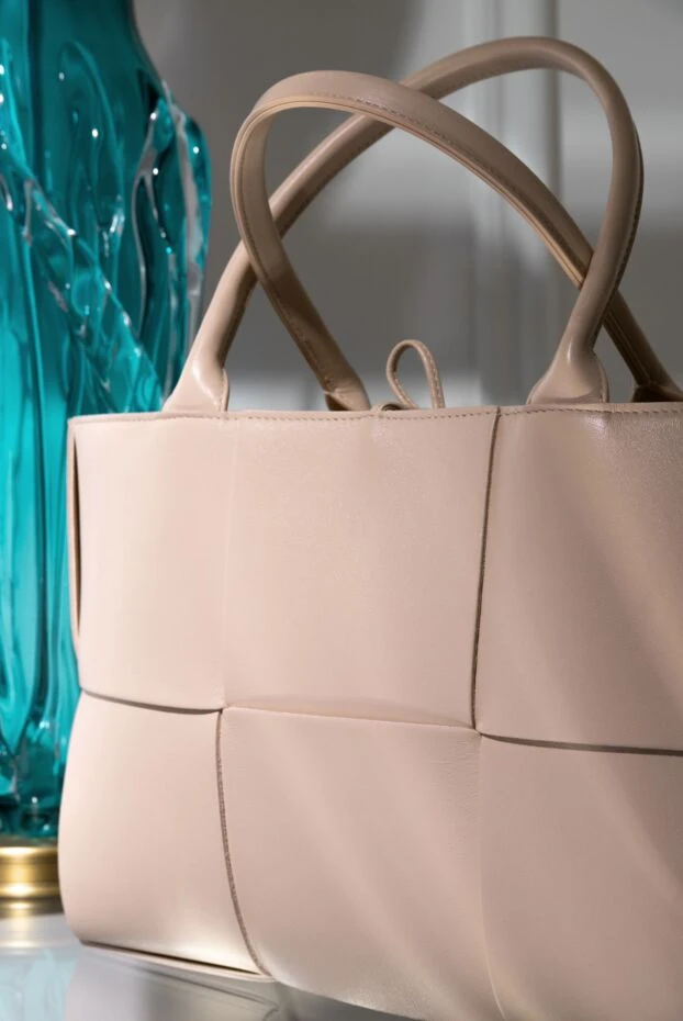 Женская розовая сумка-тоут Andiamo
из кожи ягненка - фото 2