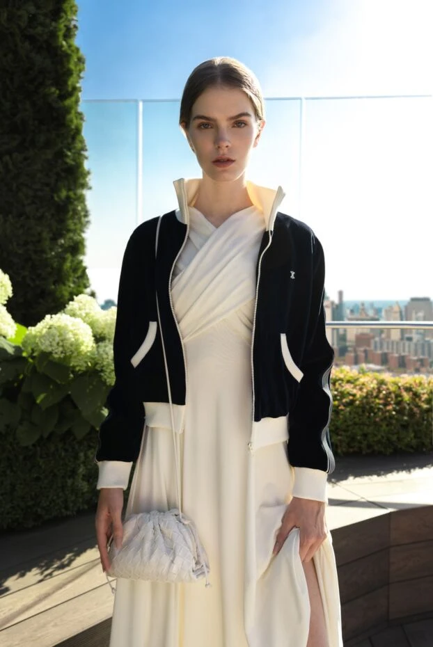 Bottega Veneta women's clutch bag gray from lambskin leather 179232 - photo 2