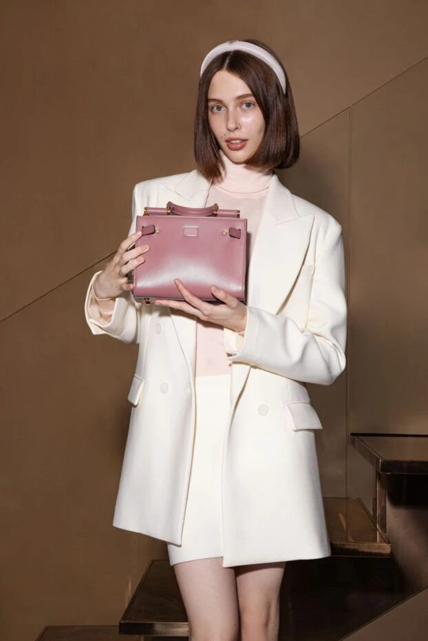 Мини юбка және қос төсті күртеше бар әйелдер кремді костюмі - фото 2