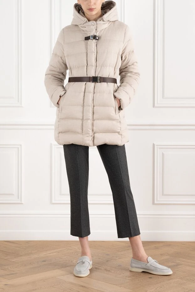 Moorer пуховик светло-бежевый с поясом и опушкой из искусственного меха
 180178 - фото 2