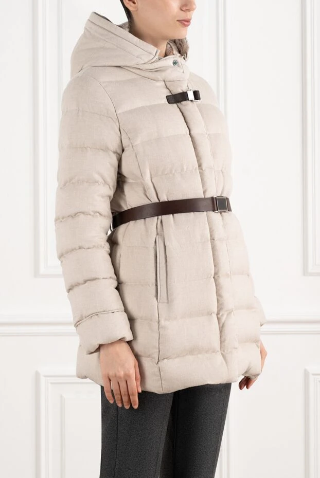 Moorer пуховик светло-бежевый с поясом и опушкой из искусственного меха
 180178 - фото 3