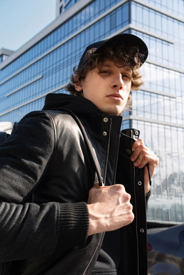 Қарапайым дизайнмен және матаға сәйкес келетін нәзік кестемен ерлерге арналған қара бейсбол қалпағы - фото 2