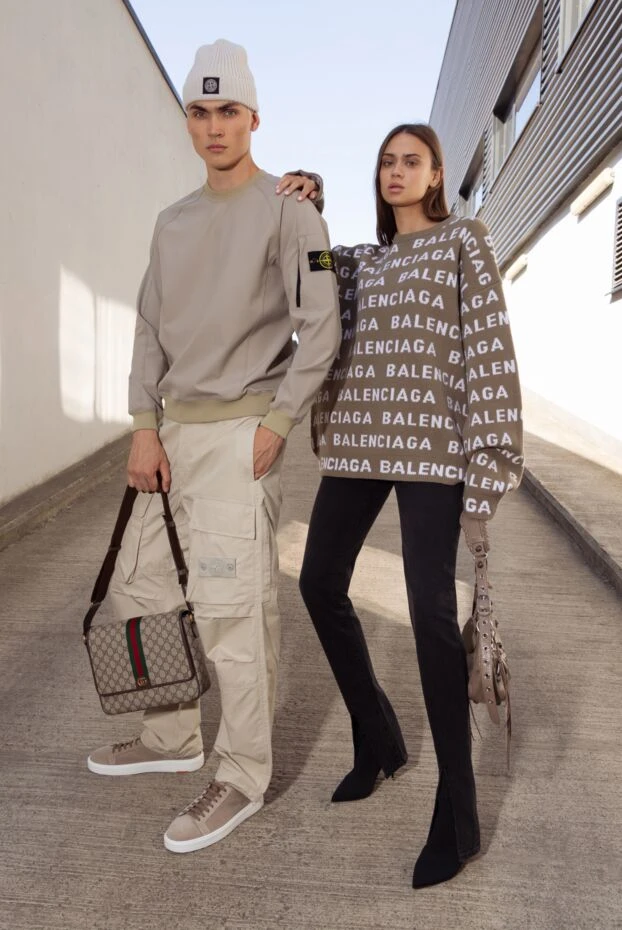 Balenciaga женский коричневый джемпер оверсайз с широким свободным кроем и удлинёнными рукавами 180600 - фото 3