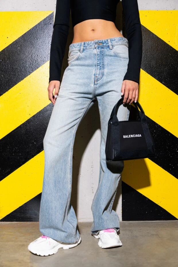 Balenciaga джинсы голубые потертые женские клеш 180613 - фото 2