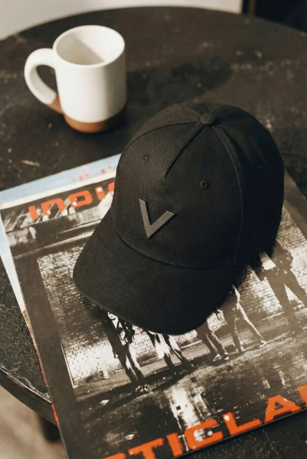 Valentino мужская кепка глубокого чёрного цвета с рельефным элементом 180770 - фото 2