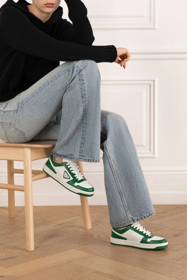 Prada кожаные кроссовки downtown белые женские 185653 - фото 2