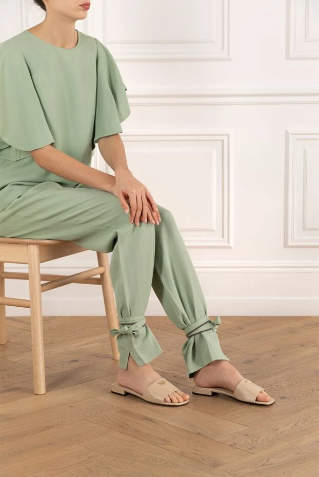 Prada бежевые босоножки женские кожаные с логотипом 185657 - фото 2