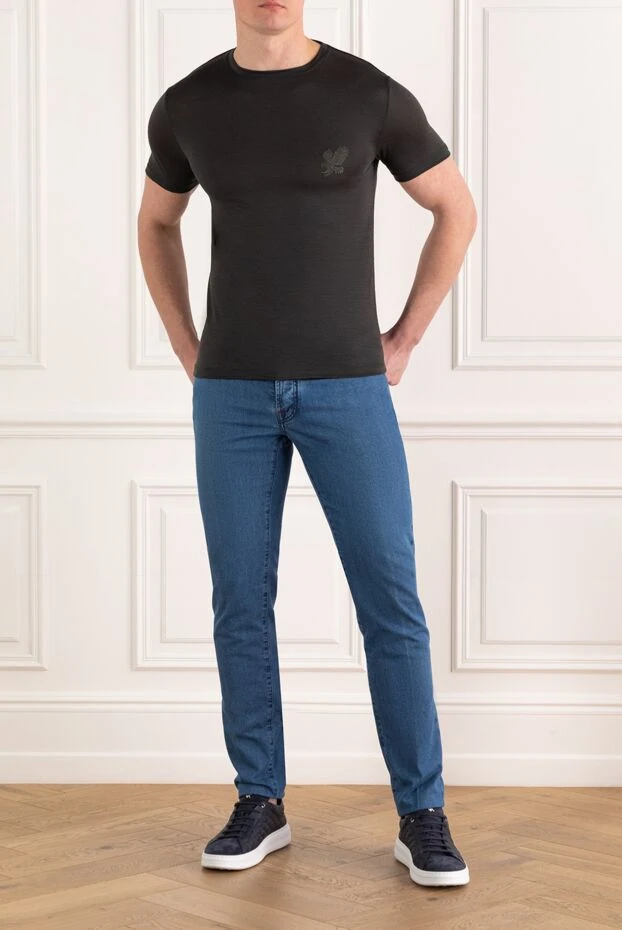 Классические джинсы прямого кроя с красными деталями отделки
 - фото 2